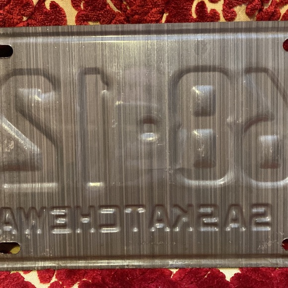 Rustic Retro 1975 Saskatchewan License Plate - Picture 7 of 8